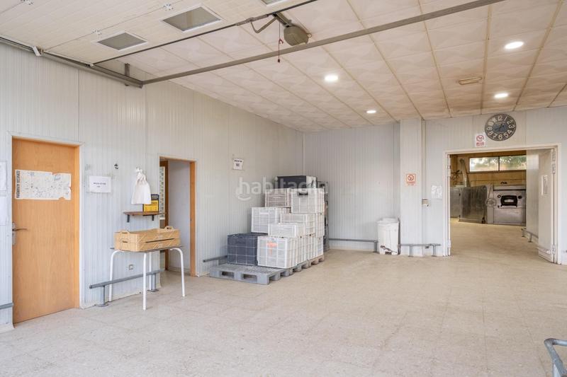 Foto a5123a8c-2879-4a70-92b3-6dbc075f53cc. Bâtiment à usage industriel dans Alfacar