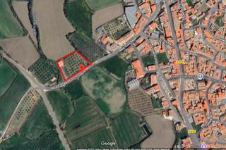 Landgut in Valle del Zalabí. Parcela rústica de 3.700 m con casa, piscina y árboles frutales