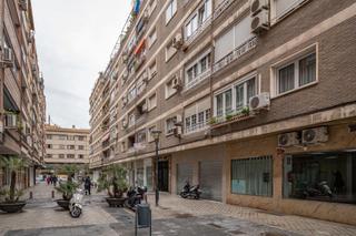 Appartement  Calle de méndez núñez. Piso en méndez núñez con cochera en el mismo edificio
