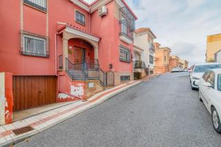 Casa adossada  Calle de la golondrina. Amplia casa adosada en güevejar lista para entrar a vivir