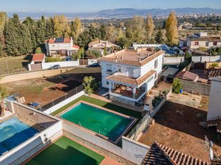 Chalet en Ldo. sanson carrasco 10. Fantastica oportunidad en urb. molino alto!!!