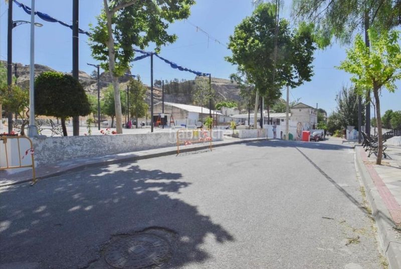 Foto 8f361b45-89f3-4365-b1ec-3fa1686e9b35. Casa amb aparcament a Atarfe