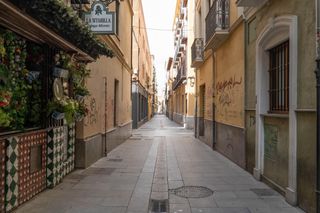 Casa a Calle san miguel alta 12. Casa de lujo de 4 plantas con ascensor junto a plaza de gracia