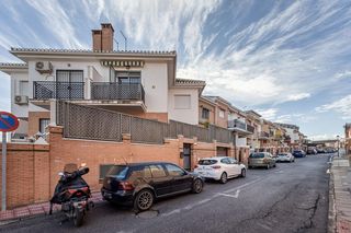 Casa adossada  Calle de mallorca. Encanto, luz y calidad de vida en ogíjares, a un paso de granada