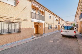 Casa adossada a Calle 29 abril 12. Casa adosada en la zubia