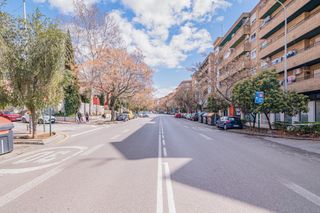 Pis a Angustias - Chana - Encina. Piso en ctra. málaga en última planta con garaje y trastero