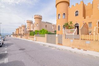 Casa aparellada  La solana. Precioso chalet pareado en peligros