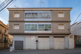 Edifici a Calle calle lora tamayo 11-13. Edificio y gran solar en el centro de orgiva