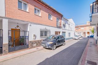 Casa adosada  Calle parroco morales. Oportunidad única en santa amalia atarfe!
