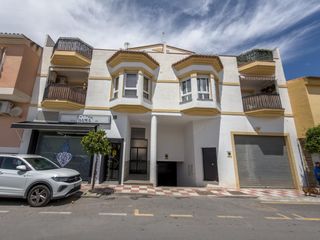 Piso  Paseo de frascuelo 35. Piso reformado de 3 dorm. en churriana de la vega.