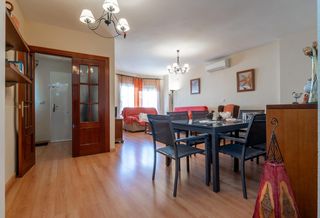 Towny house  Calle mallorca(be). La casa familiar de tus sueños esta justo aqui.