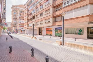 Piso en Doctor muñoz fernandez 1. Piso exterior con plaza de garaje junto a  san lázaro