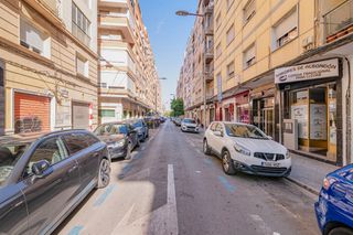 Pis  Calle tortola. Oportunidad en pajaritos junto a renfe y parada del metro.