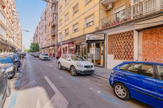 Pis  Calle tortola. Oportunidad en pajaritos junto a renfe y parada del metro.