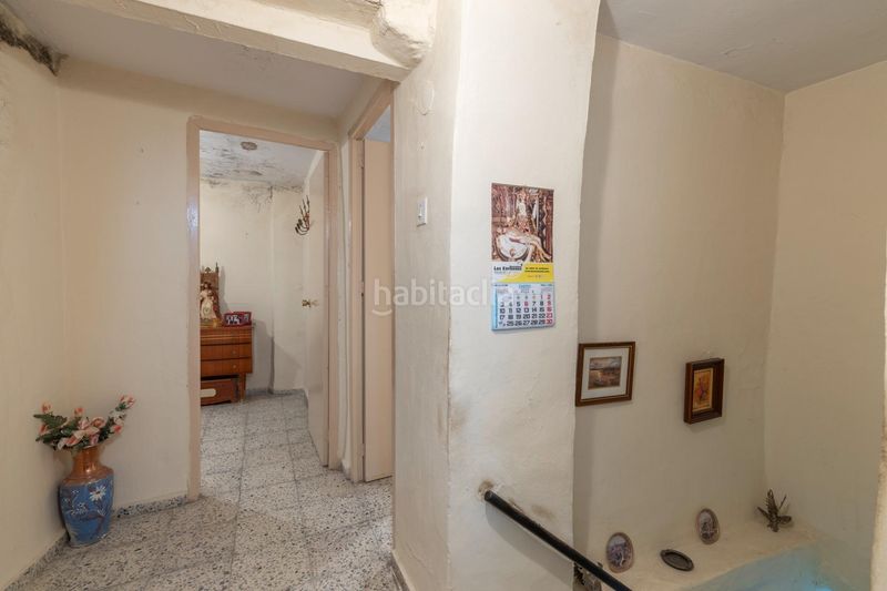 Foto b8d3aed0-552a-4195-b131-9e5b4b26536f. Casa adosada en calle calle agua de cartuja 9 bonita casa para reformar en Granada
