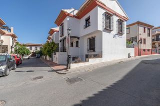 Maison jumelée  Calle torreón de las infantas. Luminoso adosado en la zubia con amplia terraza.