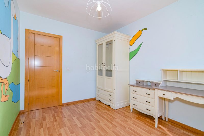 Foto 6e17fd21-c4bd-4657-ba88-489d29e60545. Casa aparellada amb calefacció aparcament a Jun