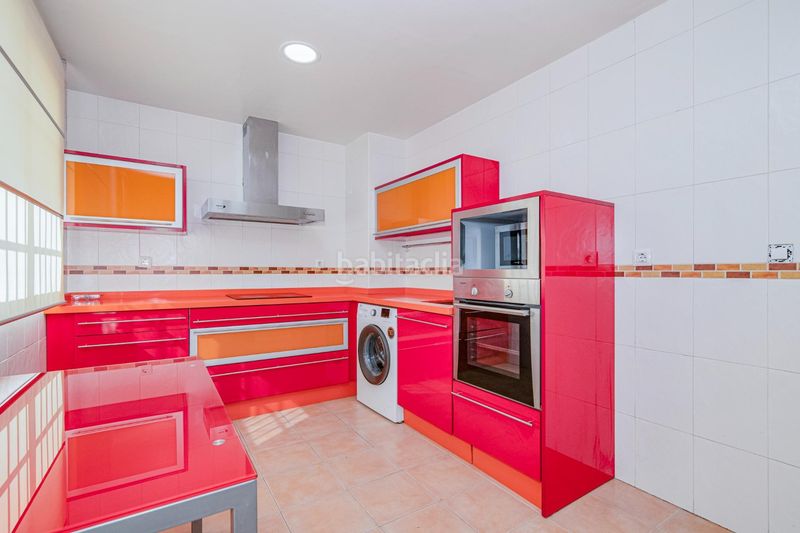Foto 8de9f77c-0c91-4d73-847f-0dd603e43607. Casa aparellada amb calefacció aparcament a Jun
