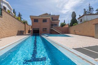 Chalet  Calle mistral(c.del aire i). Espectacular villa unifamiliar independiente con máxima privacid