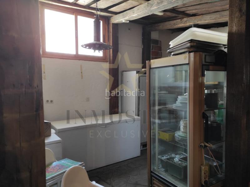 Foto d83a6224-0a9c-4d5c-b780-8c10bf5f49f4. Alquiler local comercial local en parque de la reina en Arona
