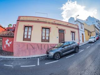 Casa  N/a. Casa adosada en el centro de los realejos