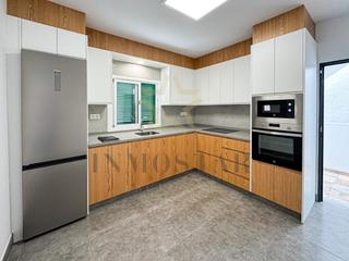 Appartement à Buzanada. Casa moderna totalmente reformada con garaje y acceso privado
