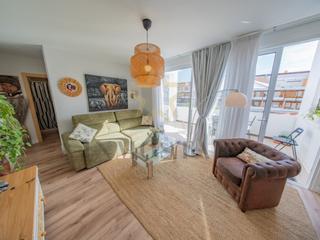 Duplex  N/a. Dúplex de 3 dorm en amarilla golf