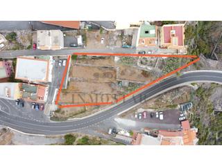 Wohngrundstück  N/a. Parcela rústica y urbana en los menores