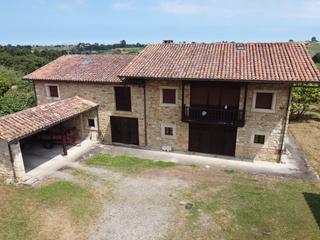 Maison à Tazones - Argüero. Quintana. casa mariñana en argüero, con 20.000 m2 de finca