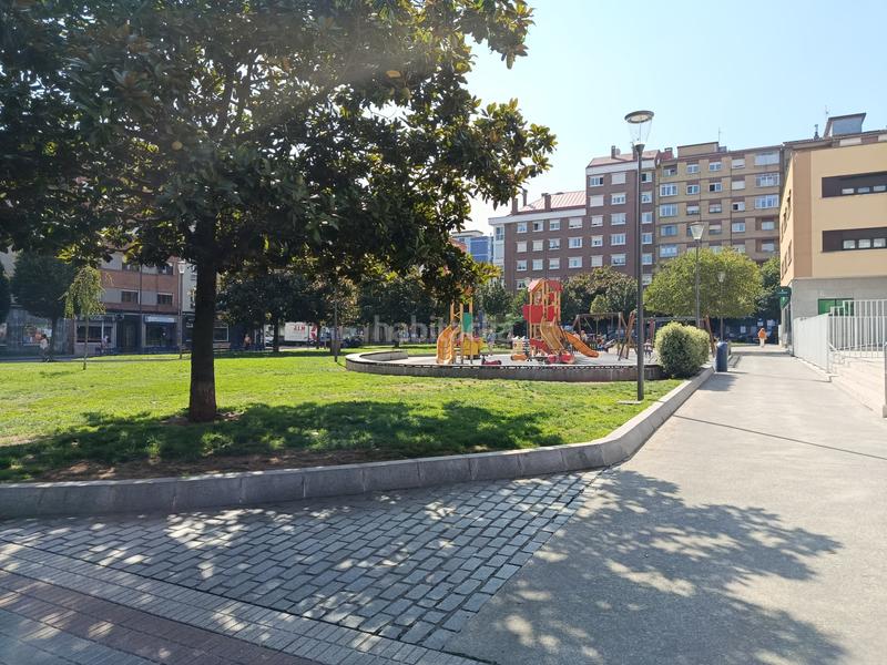 Foto 00dabef0-46bd-4745-843f-9da0c806df2b. Alquiler local comercial local calle baleares, muchas posibilidades en Gijón