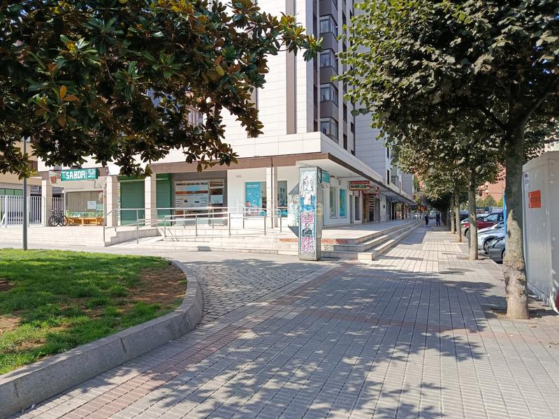 Foto dbdf5476-be46-44ad-ade2-443e45717bf4. Alquiler local comercial local calle baleares, muchas posibilidades en Gijón