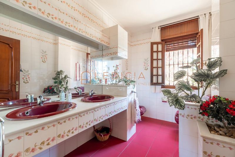 Foto 393d8d4e-a395-44c5-bcd4-abe024b1e4d5. Xalet amb calefacció aparcament a O Hío Cangas