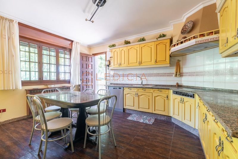 Foto c3b62587-dfdd-4664-bb77-a071f244a436. Xalet amb calefacció aparcament a O Hío Cangas