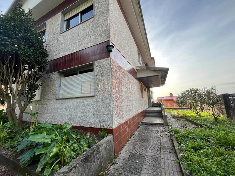 Foto 0bc95dc0-c477-4435-b19c-4bd0349acc15. Casa amb calefacció aparcament a O Castro Vigo