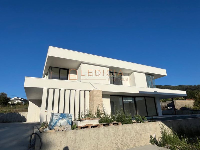 Foto 4a716d00-8af2-48a3-b426-2f53830ffeda. Chalet en Valadares - Beade Vigo