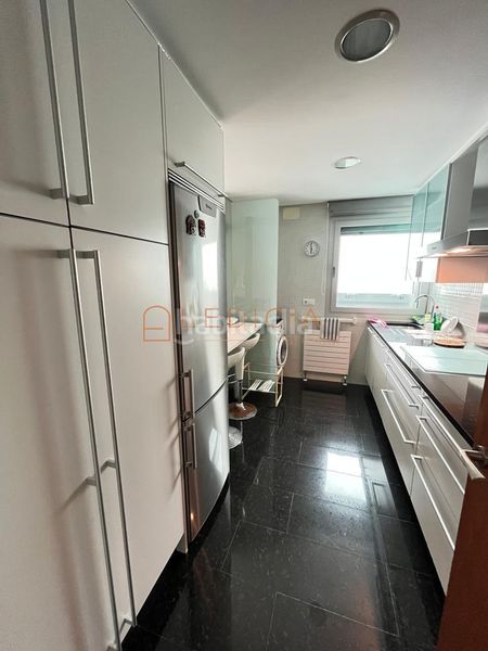 Foto b9cc53ca-c279-43d8-b99e-365994325b41. Lloguer pis amb calefacció aparcament piscina a Nigrán centro Nigrán