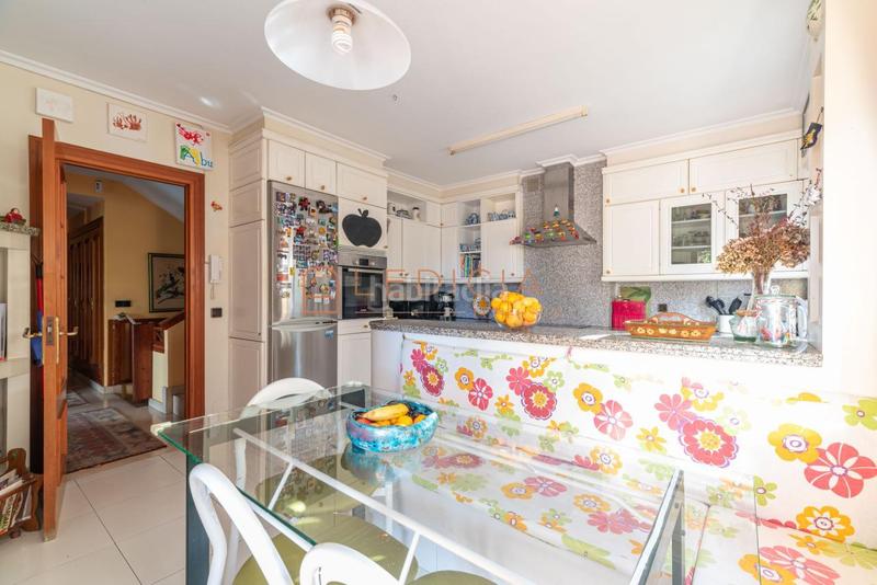 Foto ec809ba3-eb93-467c-9c75-532212238d6f. Chalet avec chauffage parking piscine dans Valadares - Beade Vigo
