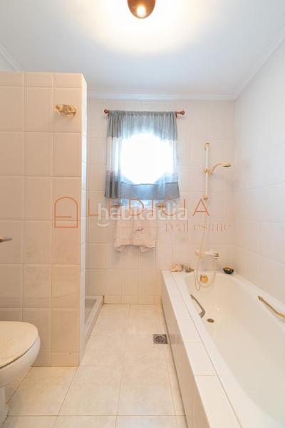 Foto 45a014c1-b1c0-4e0d-8e29-688953403852. Xalet amb calefacció aparcament piscina a Valadares - Beade Vigo