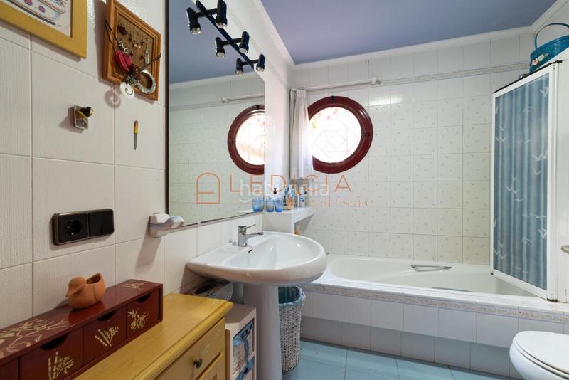 Foto ea6d6ffc-7320-4c75-83cf-29604c088a05. Xalet amb calefacció aparcament piscina a Valadares - Beade Vigo