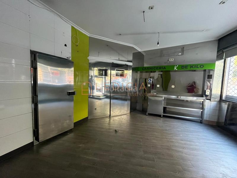 Foto 4b18a9cb-7805-4a94-a27a-3e21eac261a7. Affitto locale commerciale in Casablanca - Calvario Vigo