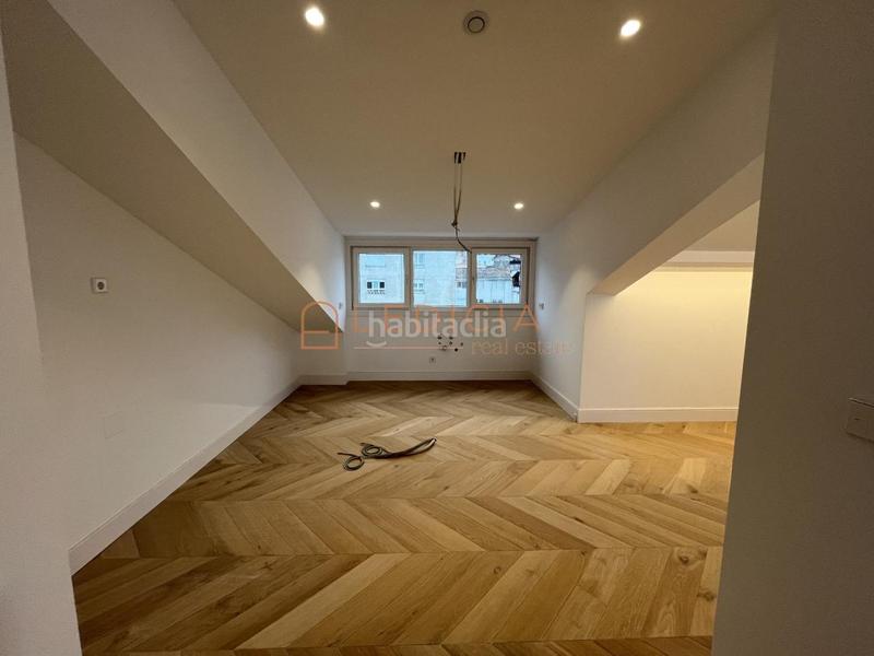 Foto ce60e4f9-2dfa-4cae-8467-3ff3bf9bb4de. Dachwohnung mit heizung in Centro - Areal Vigo