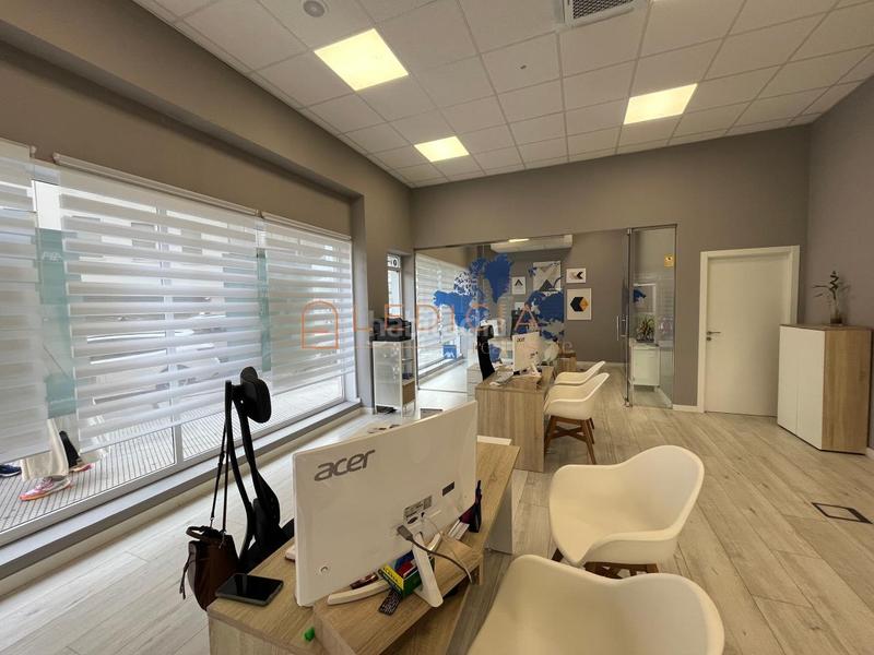 Foto 2d9c000e-bff8-4a14-bb38-f4e07ccfc406. Alquiler local comercial en Plaza España - Corte Inglés Vigo