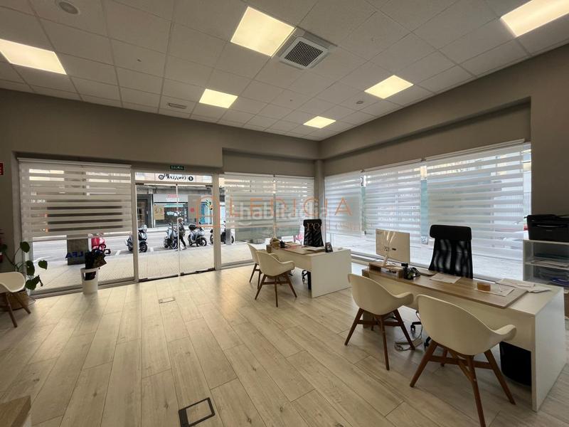 Foto fbf4ff19-90c9-4313-b6e9-61b20138b3c2. Alquiler local comercial en Plaza España - Corte Inglés Vigo