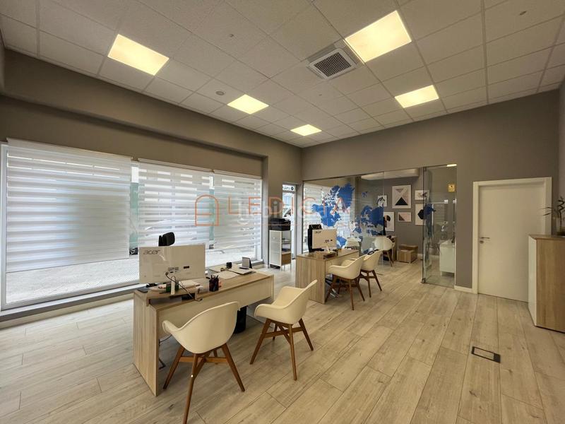 Foto fb2eca22-1ba1-40ed-9c5b-5edde441a187. Location local commercial dans Plaza España - Corte Inglés Vigo