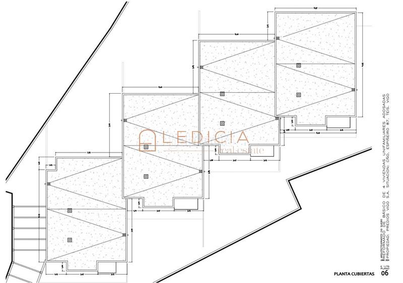 Foto a85dbaea-f654-4926-a7d4-20b80e1ded5a. Casa adosada en Teis Vigo