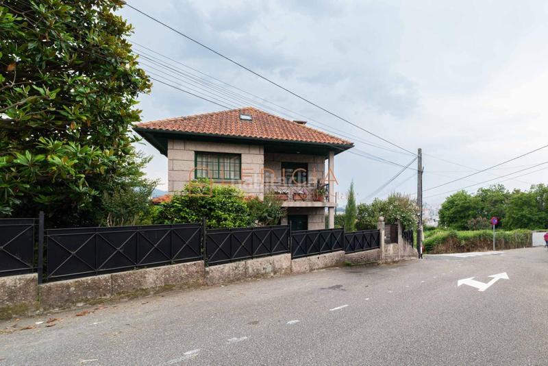 Foto 197604f3-fe81-4fdc-8a93-9e7cb3cd32e9. Chalet with heating parking in Sardoma - Castrelos Vigo