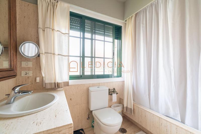 Foto 27798578-659f-402d-934d-e44c7f367417. Chalet with heating parking in Sardoma - Castrelos Vigo