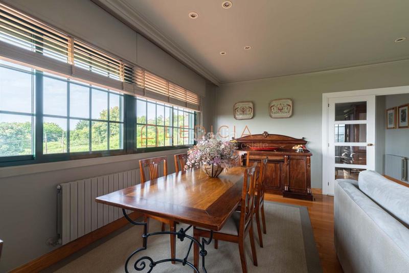 Foto af581714-e72e-4c5c-a495-b6b41851f22a. Chalet with heating parking in Sardoma - Castrelos Vigo