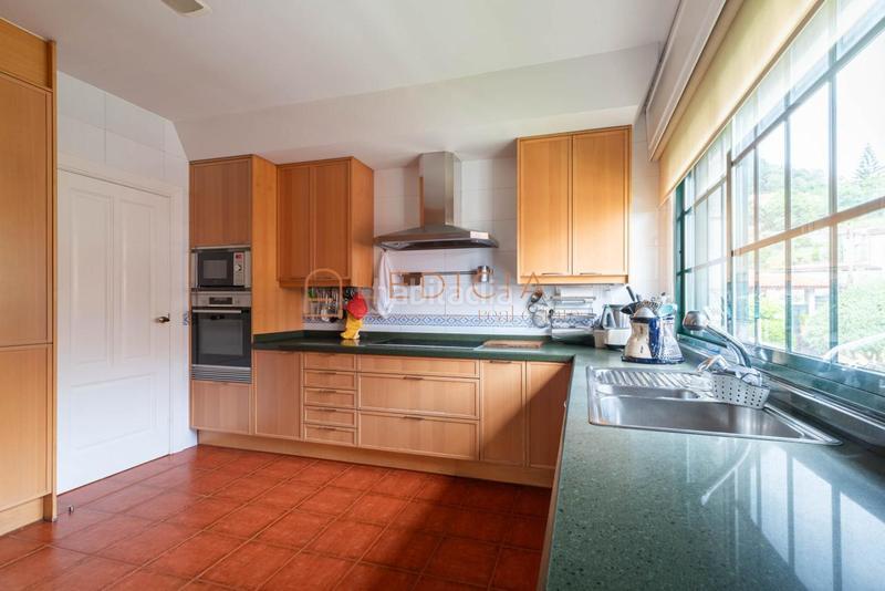 Foto f524bffe-31c1-4642-bf26-33d4604603b0. Chalet with heating parking in Sardoma - Castrelos Vigo