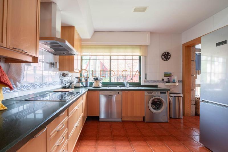 Foto 6076ecf1-b34e-4371-ab0b-13832106e409. Xalet amb calefacció aparcament a Sardoma - Castrelos Vigo